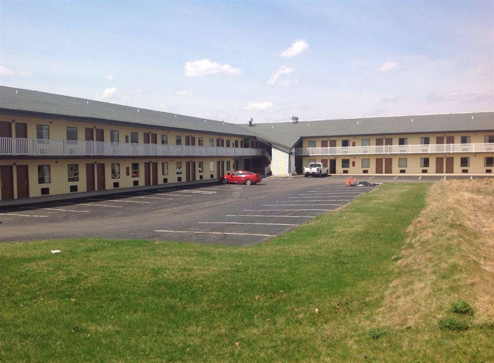 Hilltop Inn Pittsburgh Crafton Exterior foto